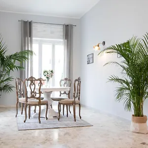 https://rudiae-boutique.lecce-hotels.com